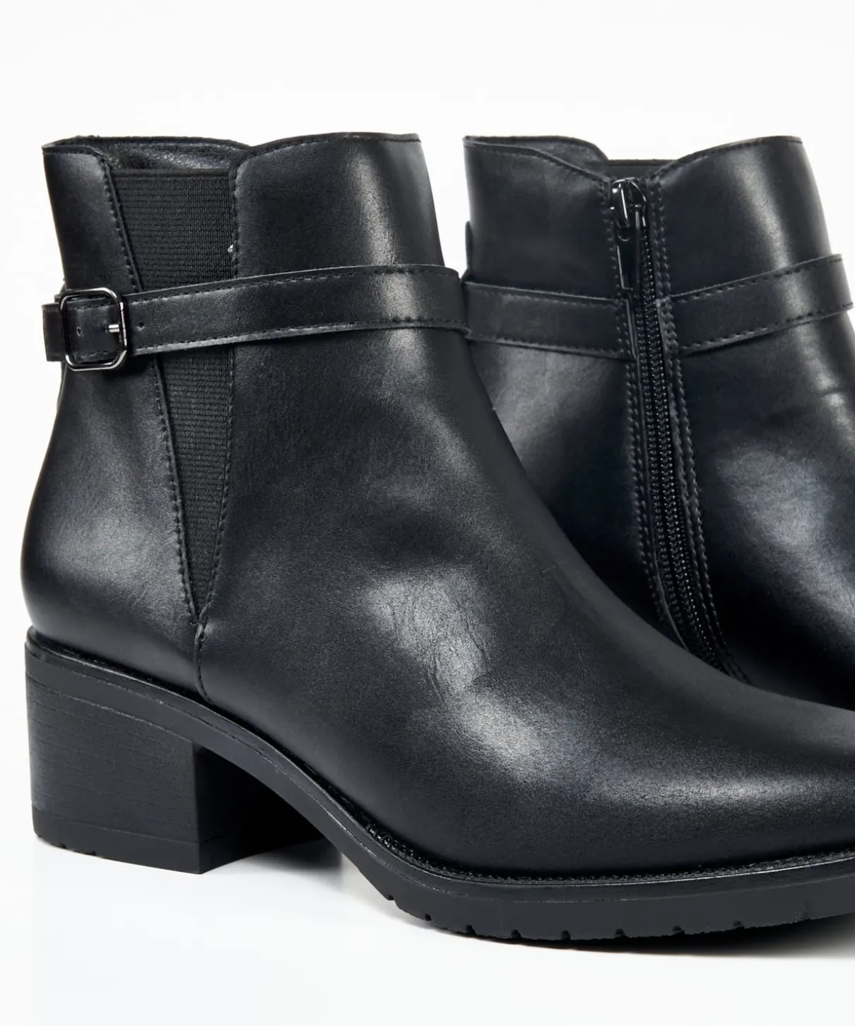 Botin Detalle Hebilla Efecto