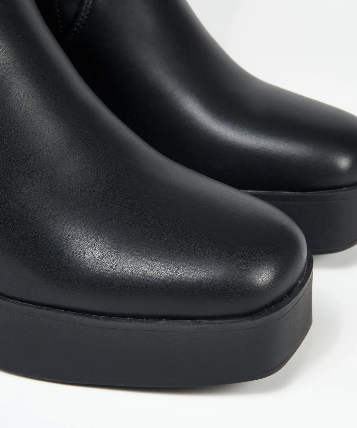 Botin Elastico Tacón Forma Efecto